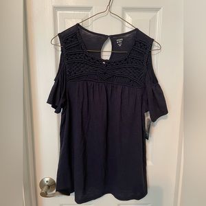 Crown and Ivy cold shoulder top
